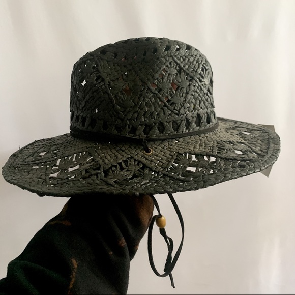 something special Accessories - SALE 💚 BNWT Straw Summer Hat (100% Paper)